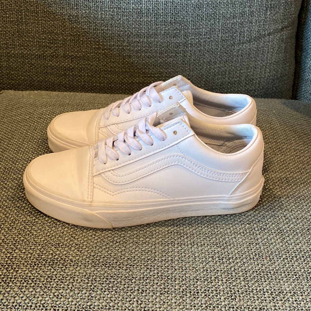 Vans Old Skool Classic Tumble Shoe - WHITE- Women’s 7/Men’s 5.5